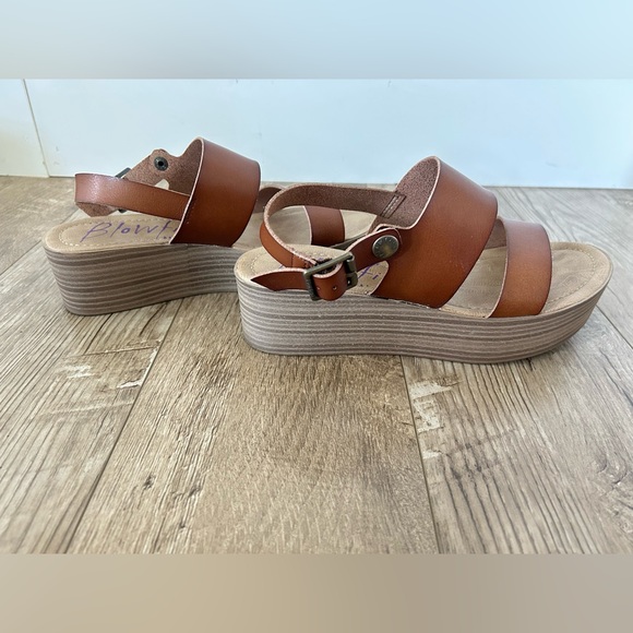 Blowfish brown strappy chunky wedge platform heel. Size 9. Like new condition. - Picture 4 of 5